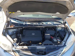 2012 Toyota Sienna XLE AAS z VIN 5TDYK3DC7CS277944, wystawiony jako IAAI lot #41311855 z przebiegiem 224 239 mil mil oraz . Historia ofert i sprzedaży dostępna na DreamBid. Obrazek 10.