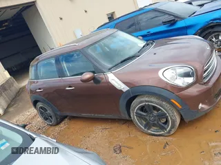 2016 MINI Countryman z VIN WMWZB3C50GWR47537, wystawiony jako IAAI lot #42242795 z przebiegiem 46 960 mil mil oraz . Historia ofert i sprzedaży dostępna na DreamBid. Obrazek 13.