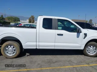 2022 Ford F-150 XL z VIN 1FTEX1CP3NKF26053, wystawiony jako IAAI lot #40372191 z przebiegiem Nie podano mil oraz . Historia ofert i sprzedaży dostępna na DreamBid. Obrazek 12.