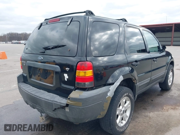 2005 Ford Escape XLT with VIN 1FMCU03135KB37656, listed as a IAAI auction lot 41908207 with 191,899 mi miles. Bid and sale history available at carsss.com. Image 6.