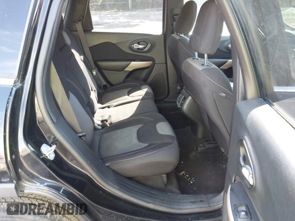 2018 Jeep Cherokee Latitude Tech Connect z VIN 1C4PJLCB1JD596112, wystawiony jako IAAI lot #42707705 z przebiegiem 184 586 mil mil oraz . Historia ofert i sprzedaży dostępna na DreamBid. Obrazek 8.