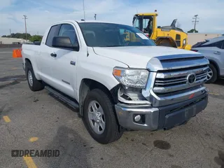 2017 Toyota Tundra SR z VIN 5TFUY5F12HX677173, wystawiony jako IAAI lot #41593761 z przebiegiem 186 206 mil mil oraz . Historia ofert i sprzedaży dostępna na DreamBid. Obrazek 1.