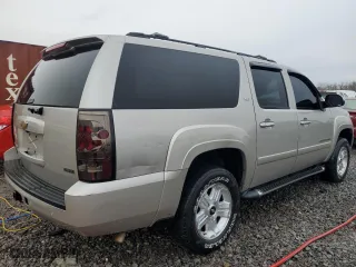2007 Chevrolet Suburban LT with VIN 3GNFK16347G248390, listed as a Copart auction lot 44338025 with 322,147 mi miles and Salvage Title. Bid and sale history available at carsss.com. Image 3.