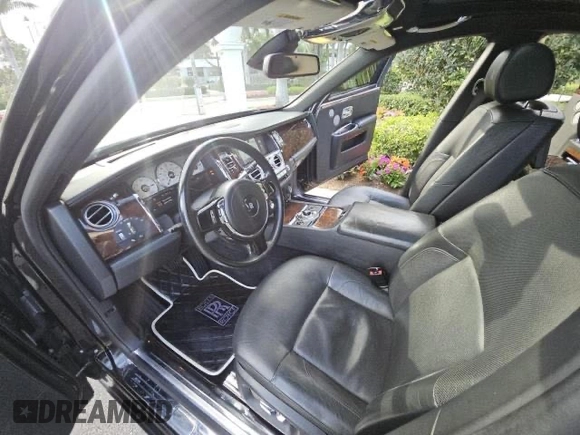 2012 Rolls-Royce Ghost z VIN SCA664L5XCUX65XXX, wystawiony jako Copart lot #59266345 z przebiegiem 70 898 mil mil oraz Tytuł czysty. Historia ofert i sprzedaży dostępna na DreamBid. Obrazek 5.