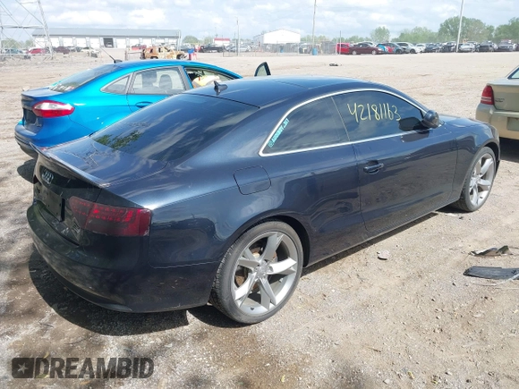 2012 Audi A5 Premium Plus z VIN WAULFAFR3CA028085, wystawiony jako IAAI lot #42181163 z przebiegiem 112 134 mil mil oraz . Historia ofert i sprzedaży dostępna na DreamBid. Obrazek 4.