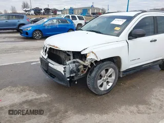 2016 Jeep Compass Sport with VIN 1C4NJDBB5GD804581, listed as a IAAI auction lot 41502976 with 196,351 mi miles and . Bid and sale history available at carsss.com. Image 6.
