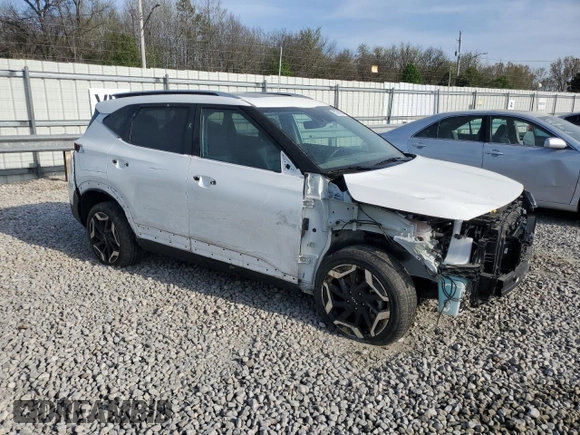 2024 Kia Seltos SX z VIN KNDETCA74R7475682, wystawiony jako Copart lot #50209985 z przebiegiem 34 847 mil mil oraz Szkoda całkowita • Salvage title. Historia ofert i sprzedaży dostępna na DreamBid. Obrazek 4.