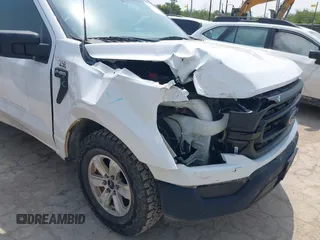 2022 Ford F-150 XL z VIN 1FTMF1CP0NKE04426, wystawiony jako IAAI lot #42320395 z przebiegiem 61 887 mil mil oraz . Historia ofert i sprzedaży dostępna na DreamBid. Obrazek 6.