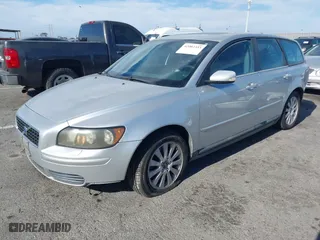 2005 Volvo V50 with VIN YV1MW390252109201, listed as a IAAI auction lot 42002333 with 148,028 mi miles. Bid and sale history available at carsss.com. Image 2.