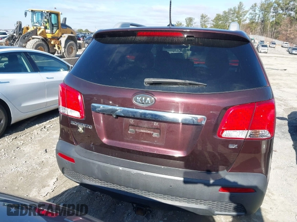 2011 Kia Sorento EX with VIN 5XYKU3A12BG089184, listed as a IAAI auction lot 41145941 with 111,597 mi miles. Bid and sale history available at carsss.com. Image 16.