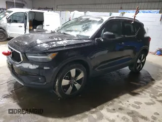 2021 Volvo XC40 Momentum with VIN YV4162UK2M2562967, listed as a Copart auction lot 85643554 with 25,497 mi miles and Salvage Title. Bid and sale history available at carsss.com. Image 1.