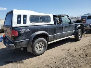 2002 Chevrolet S-10 LS with VIN 1GCCT19W428192836, listed as a Copart auction lot 52183955 with 119,300 mi miles and Salvage Title. Bid and sale history available at carsss.com. Image 3.
