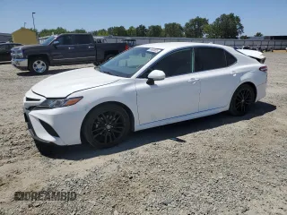 2020 Toyota Camry SE z VIN 4T1M11AK8LU986696, wystawiony jako Copart lot #59969635 z przebiegiem 113 625 mil mil oraz Szkoda całkowita • Salvage title. Historia ofert i sprzedaży dostępna na DreamBid. Obrazek 1.