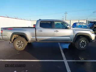 2023 Toyota Tacoma SR5 z VIN 3TMDZ5BN6PM156824, wystawiony jako IAAI lot #41031932 z przebiegiem 14 226 mil mil oraz . Historia ofert i sprzedaży dostępna na DreamBid. Obrazek 13.