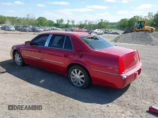 2006 Cadillac DTS 1SC z VIN 1G6KD57YX6U188066, wystawiony jako IAAI lot #42300335 z przebiegiem 110 774 mil mil oraz . Historia ofert i sprzedaży dostępna na DreamBid. Obrazek 3.