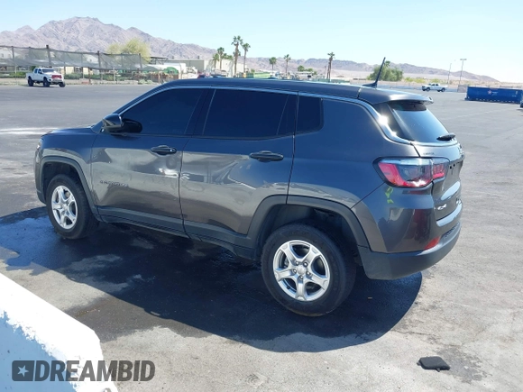 2022 Jeep Compass Sport z VIN 3C4NJDAB5NT205642, wystawiony jako IAAI lot #42130466 z przebiegiem 52 713 mil mil oraz . Historia ofert i sprzedaży dostępna na DreamBid. Obrazek 3.