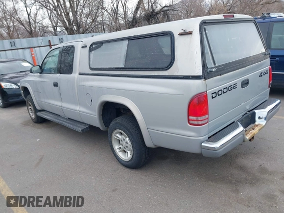 1999 Dodge Dakota SLT with VIN 1B7GG22YXXS255021, listed as a IAAI auction lot 41809325 with 204,352 mi miles and . Bid and sale history available at carsss.com. Image 3.