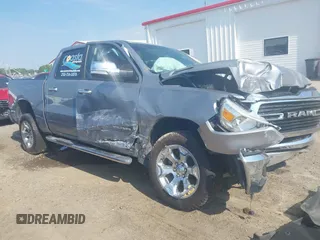 2019 Ram 1500 Big Horn z VIN 1C6RREFT1KN684047, wystawiony jako IAAI lot #42016252 z przebiegiem 131 084 mil mil oraz . Historia ofert i sprzedaży dostępna na DreamBid. Obrazek 1.