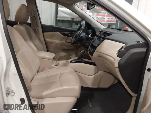 2017 Nissan Rogue SL z VIN JN8AT2MV8HW256848, wystawiony jako IAAI lot #42271691 z przebiegiem 103 597 mil mil oraz . Historia ofert i sprzedaży dostępna na DreamBid. Obrazek 5.