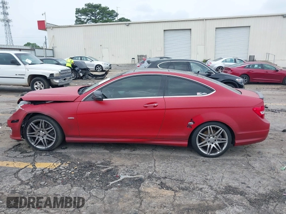 2013 Mercedes-Benz C 250 с VIN WDDGJ4HB7DG051801, выставлен на аукционе IAAI как лот 42419210 с пробегом 78 241 миль миль и . История ставок и продаж доступна на DreamBid. Изображение 14.