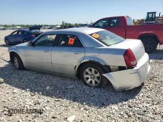 2006 Chrysler 300 z VIN 2C3KA53G26H469479, wystawiony jako Copart lot #57260885 z przebiegiem Nie podano mil oraz Czysty tytuł • Clean title. Historia ofert i sprzedaży dostępna na DreamBid. Obrazek 2.