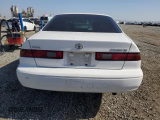 1997 Toyota Camry LE z VIN JT2BG22K4V0077954, wystawiony jako Copart lot #57682355 z przebiegiem 254 596 mil mil oraz Szkoda całkowita • Salvage title. Historia ofert i sprzedaży dostępna na DreamBid. Obrazek 6.