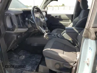 2021 Ford Bronco z VIN 1FMDE5BH4MLA84116, wystawiony jako Copart lot #57151535 z przebiegiem 22 300 mil mil oraz Szkoda całkowita • Salvage title. Historia ofert i sprzedaży dostępna na DreamBid. Obrazek 7.