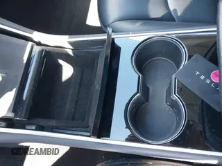 2019 Tesla Model 3 Mid Range z VIN 5YJ3E1EA5KF306816, wystawiony jako IAAI lot #41710916 z przebiegiem 76 222 mil mil oraz . Historia ofert i sprzedaży dostępna na DreamBid. Obrazek 18.