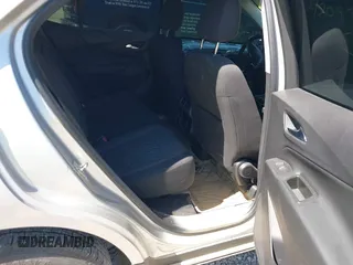 2020 Chevrolet Equinox LT z VIN 3GNAXKEV9LS687807, wystawiony jako IAAI lot #42083221 z przebiegiem Nie podano mil oraz . Historia ofert i sprzedaży dostępna na DreamBid. Obrazek 8.