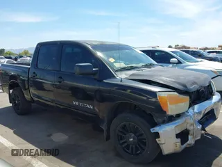 2008 Nissan Titan XE z VIN 1N6AA07D08N309781, wystawiony jako IAAI lot #42334063 z przebiegiem 234 790 mil mil oraz . Historia ofert i sprzedaży dostępna na DreamBid. Obrazek 1.