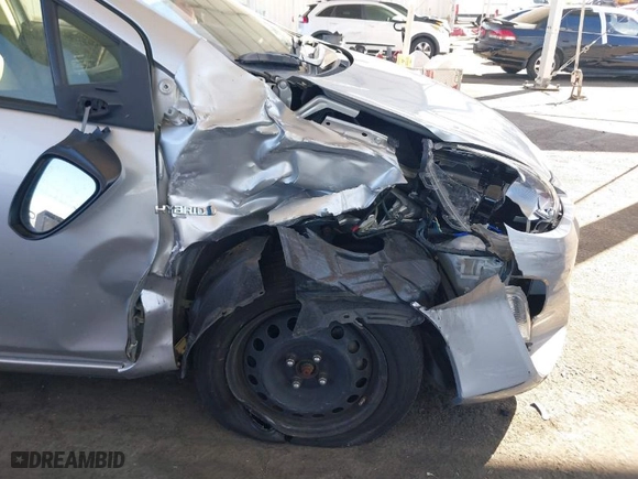 2016 Toyota Prius c One with VIN JTDKDTB3XG1136355, listed as a IAAI auction lot 40685186 with 88,153 mi miles. Bid and sale history available at carsss.com. Image 6.