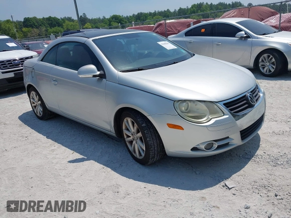 2008 Volkswagen Eos Turbo z VIN WVWBA71F58V030188, wystawiony jako IAAI lot #42040441 z przebiegiem 150 976 mil mil oraz . Historia ofert i sprzedaży dostępna na DreamBid. Obrazek 1.