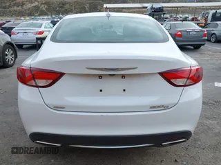 2015 Chrysler 200 C z VIN 1C3CCCEG8FN674005, wystawiony jako IAAI lot #41675854 z przebiegiem 110 066 mil mil oraz . Historia ofert i sprzedaży dostępna na DreamBid. Obrazek 16.