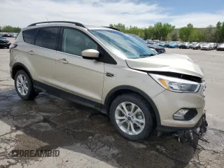 2018 Ford Escape SE z VIN 1FMCU9GD5JUC08024, wystawiony jako Copart lot #56531105 z przebiegiem 54 104 mil mil oraz Szkoda całkowita • Salvage title. Historia ofert i sprzedaży dostępna na DreamBid. Obrazek 4.