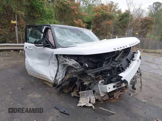 2022 Land Rover Range Rover Sport SVR z VIN SALWZ2RE8NA799627, wystawiony jako IAAI lot #41951653 z przebiegiem 29 265 mil mil oraz . Historia ofert i sprzedaży dostępna na DreamBid. Obrazek 1.
