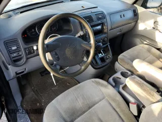 2005 Kia Sedona LX with VIN KNDUP131056640057, listed as a Copart auction lot 72153844 with 192,136 mi miles and Salvage Title. Bid and sale history available at carsss.com. Image 8.