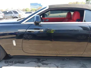 2018 Rolls-Royce Dawn z VIN SCA666D59JU115652, wystawiony jako IAAI lot #39811506 z przebiegiem 21 608 mil mil oraz . Historia ofert i sprzedaży dostępna na DreamBid. Obrazek 14.