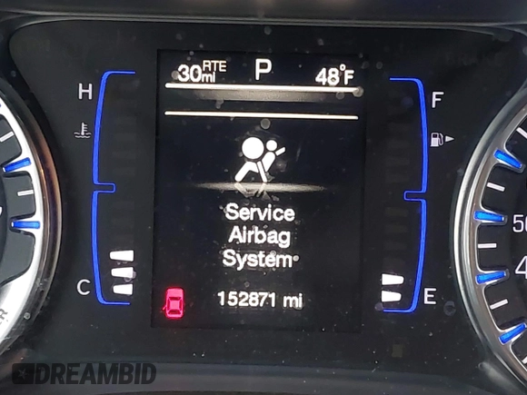 2015 Chrysler 200 Limited with VIN 1C3CCCAB5FN640243, listed as a IAAI auction lot 41198115 with 152,871 mi miles. Bid and sale history available at carsss.com. Image 16.