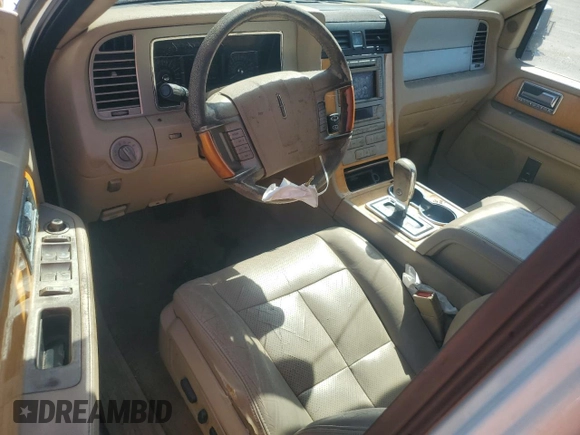 2008 Lincoln Navigator z VIN 5LMFU28588LJ02367, wystawiony jako Copart lot #57727305 z przebiegiem Nie podano mil oraz Czysty tytuł • Clean title. Historia ofert i sprzedaży dostępna na DreamBid. Obrazek 8.