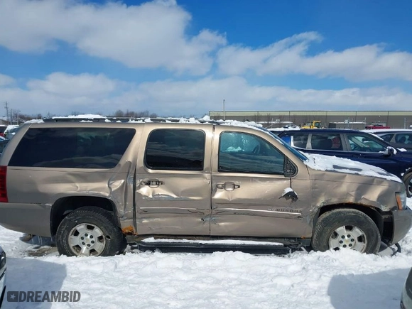 2007 Chevrolet Suburban LT with VIN 1GNFK16317R366798, listed as a IAAI auction lot 41582762 with 215,181 mi miles. Bid and sale history available at carsss.com. Image 13.