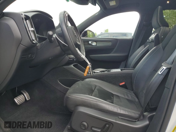 2021 Volvo XC40 R-Design with VIN YV4162UM5M2604744, listed as a Copart auction lot 53574615 with 17,993 mi miles and Salvage Title. Bid and sale history available at carsss.com. Image 7.