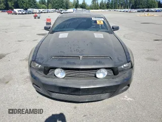2011 Ford Mustang V6 with VIN 1ZVBP8AM5B5110386, listed as a Copart auction lot 64086075 with 90,081 mi miles and Clean title. Bid and sale history available at DreamBid. Image 5.