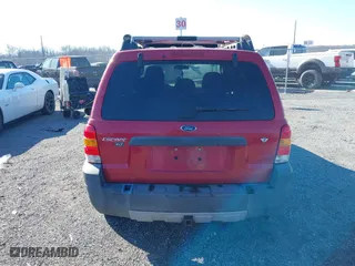 2005 Ford Escape XLT with VIN 1FMCU93115KB29320, listed as a IAAI auction lot 41768208 with 162,047 mi miles. Bid and sale history available at carsss.com. Image 16.