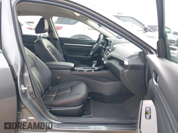 2025 Nissan Altima SR with VIN 1N4BL4CV9SN359003, listed as a IAAI auction lot 41881142 with 3,204 mi miles and . Bid and sale history available at DreamBid. Image 5.