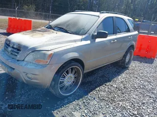 2008 Kia Sorento LX z VIN KNDJD735785851672, wystawiony jako IAAI lot #41417473 z przebiegiem 173 202 mil mil oraz . Historia ofert i sprzedaży dostępna na DreamBid. Obrazek 2.