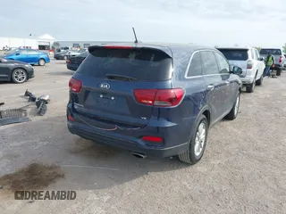 2019 Kia Sorento LX z VIN 5XYPG4A57KG477968, wystawiony jako IAAI lot #41886631 z przebiegiem 129 501 mil mil oraz . Historia ofert i sprzedaży dostępna na DreamBid. Obrazek 4.
