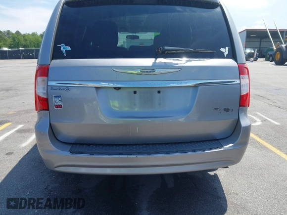 2014 Chrysler Town & Country Touring with VIN 2C4RC1BG7ER271455, listed as a IAAI auction lot 42102571 with 140,578 mi miles. Bid and sale history available at carsss.com. Image 14.