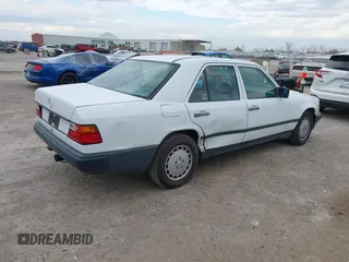 1989 Mercedes-Benz 300 300E with VIN WDBEA30D6KB024140, listed as a IAAI auction lot 41332894 with 237,628 mi miles. Bid and sale history available at carsss.com. Image 4.