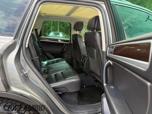 2016 Volkswagen Touareg Sport with VIN WVGEF9BP9GD007210, listed as a Copart auction lot 61608015 with 192,156 mi miles and Clean title. Bid and sale history available at DreamBid. Image 6.