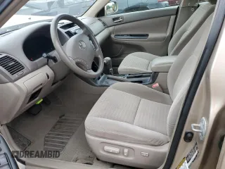 2005 Toyota Camry STD z VIN 4T1BE32K75U522999, wystawiony jako Copart lot #59615405 z przebiegiem Nie podano mil oraz Nie do naprawy • Non repairable. Historia ofert i sprzedaży dostępna na DreamBid. Obrazek 7.